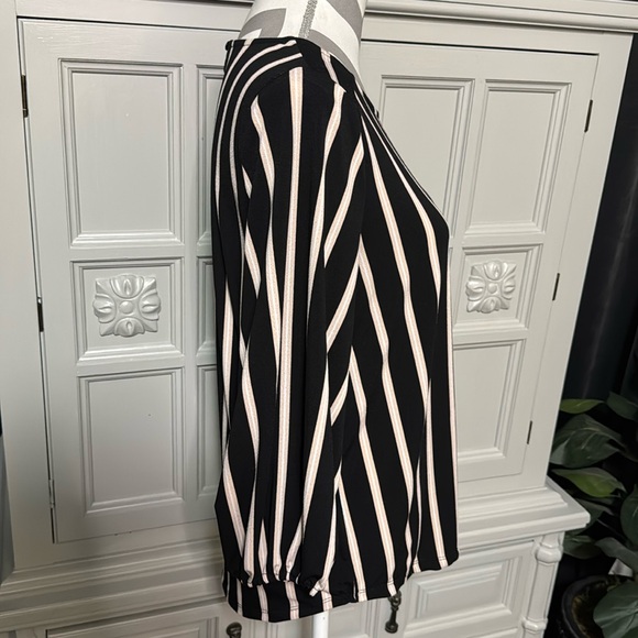 Adrianna Papell Black & Cream Striped Blouse Size Medium - Picture 3 of 11